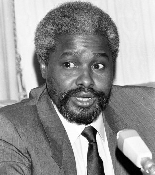Habré ha sido acusado como el supuesto responsable de 40.000 asesinatos políticos y 200.000 casos de tortura registrados durante su mandato, entre 1982 y 1990