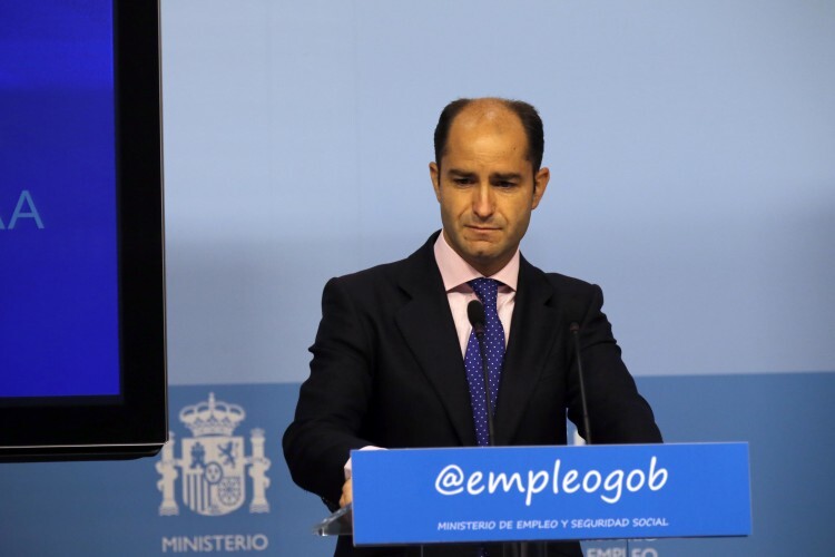 El secretario de Estado de Empleo, Juan Pablo Riesgo, dando las cifras del paro en junio a nivel nacional.