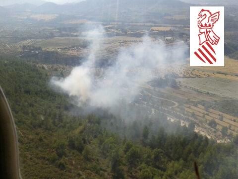 El incendio de Penáguila, avistado desde el helicóptero.