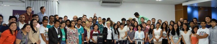 La valenciana Carolina Caballero gana el Hackathon 2015 con el proyecto SUM (Start Up Mart) (4)