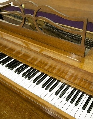 El instrumento es el piano de prácticas que utilizó José Iturbi durante su estancia en Nueva York (Foto-Abulaila).
