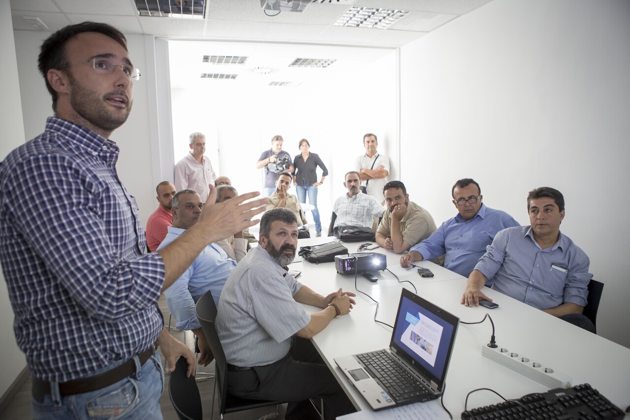 Una delegación palestina descubre la gestión tecnológica del grupo Aguas de Valencia (3)