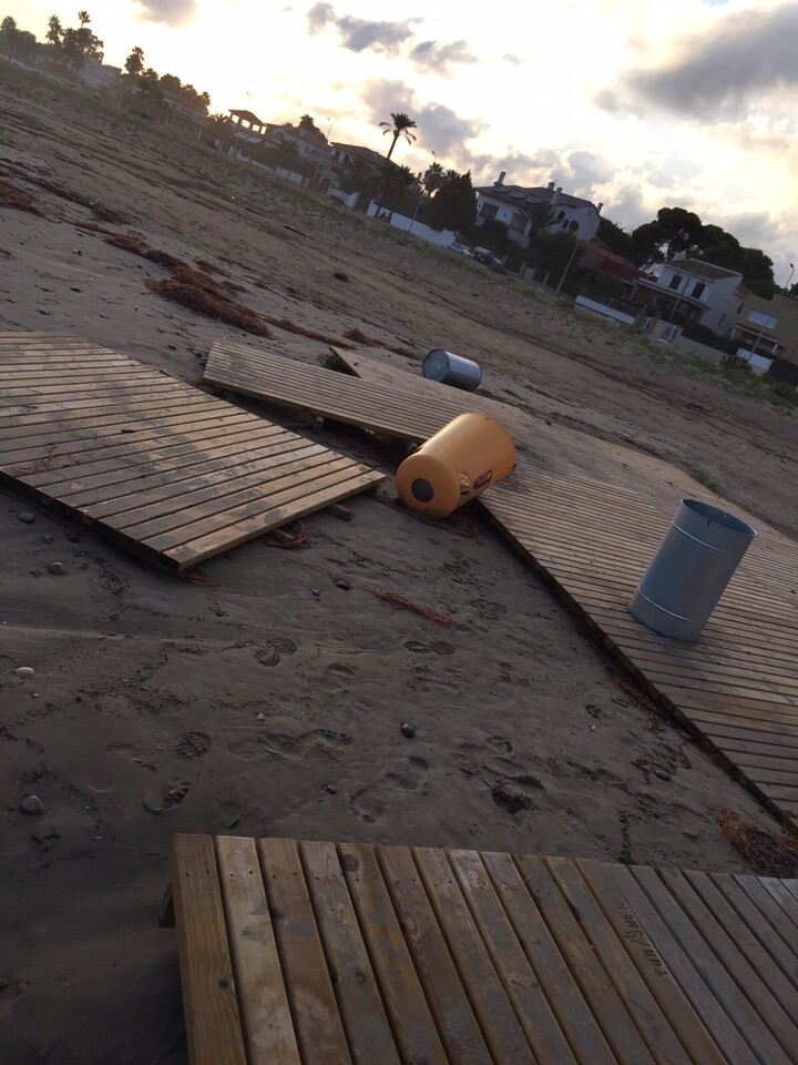 Destrozos playa