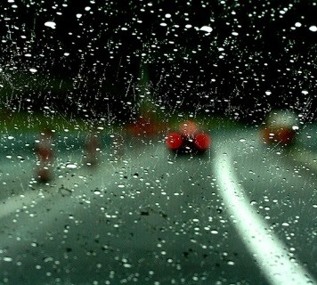 Lluvia, viento y bajas temperaturas suponen una amenaza para la seguridad vial.