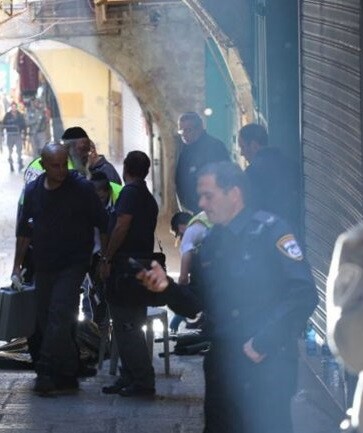 El terrorista huyó de la escena del ataque y está siendo intensamente buscado por la policía