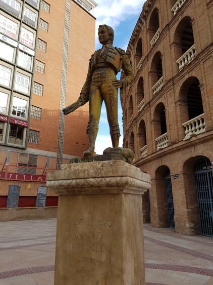 estatua de Manolo Montoliu plaza toros valencia (2)