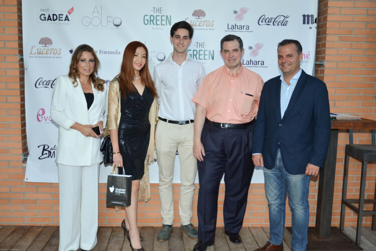 Verónica Rico, gerente del Restaurante Algolfo, junto a colaboradores del evento como son VELINE ONG de Veline Group y Julio Sanchez, responsable de Magister Formula.
