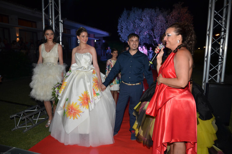la cantante ROSA SPITERI sorprendió al Diseñador con una actuación sorpresa