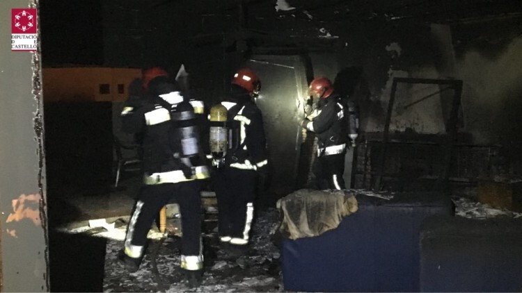 Intervención bomberos CPBC parque Plana Baixa en incendio vivienda Almassora esta madrugada (1)