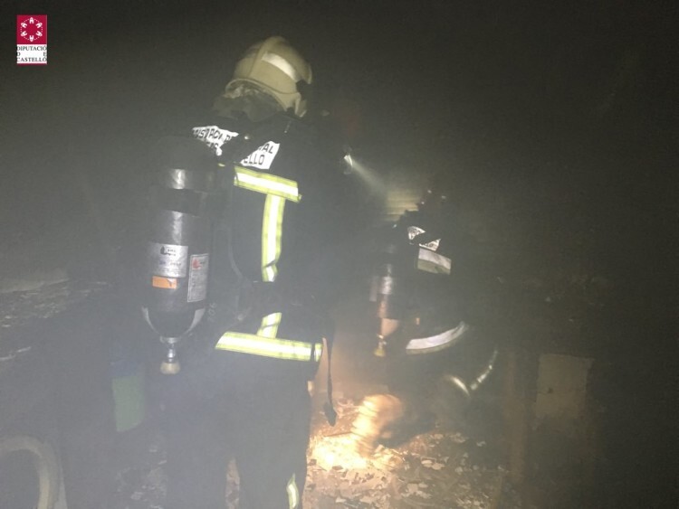 Intervención bomberos CPBC parque Plana Baixa en incendio vivienda Almassora esta madrugada (3)