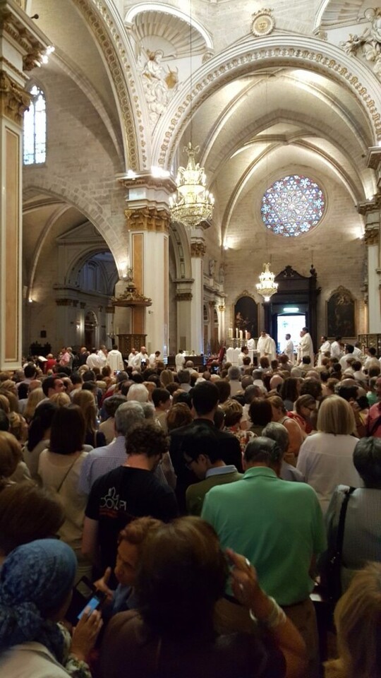 Miles de personas se concentran ante la Virgen por todas las ofensas a la 'Geperudeta' (6)