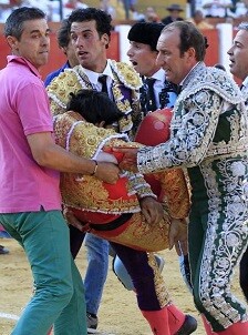 El torero llegó a la enfermería, prácticamente sin vida.