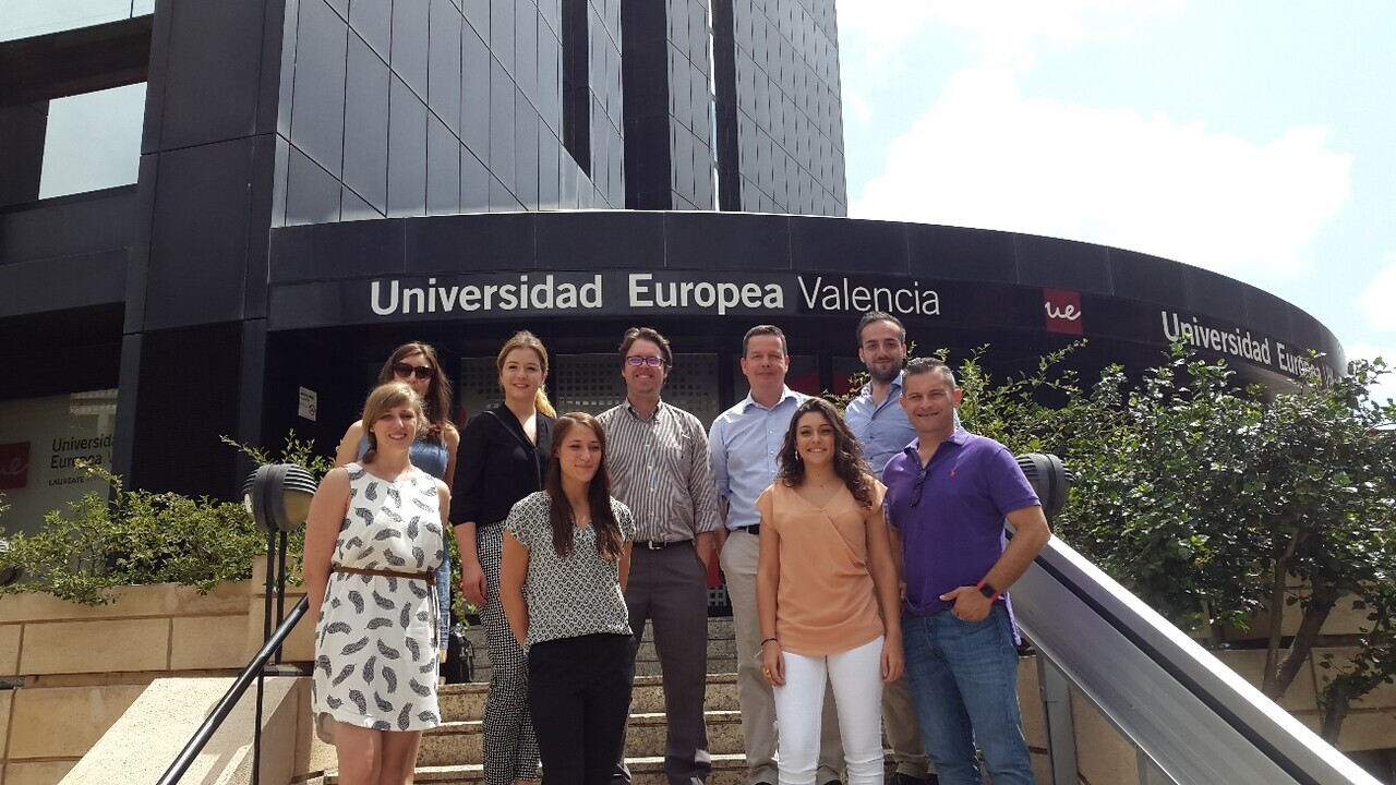 Diversos miembros del equipo de investigación en la presentación del estudio en la sede de la Universidad Europea de Valencia)