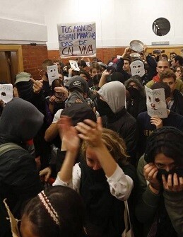 la-universidad-tuvo-que-suspender-finalmente-el-acto-imagen-de-la-television