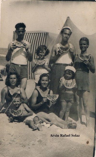 comiendo-sandia-en-la-playa-ca-1935