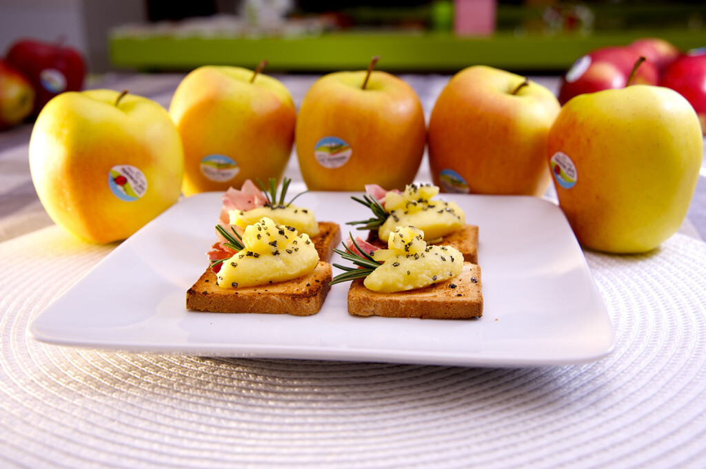 tosta-crema-manzana-jamon
