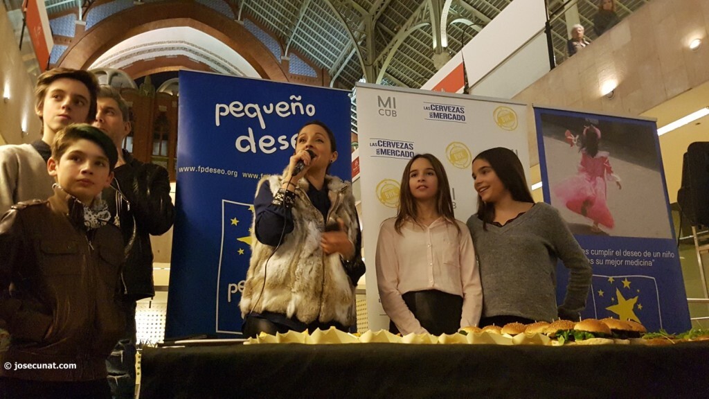 Exposición de Pequeño Deseo en las Cervezas del Mercado con los componentes valencianos de Masterchef junior (32)