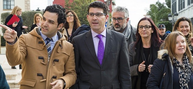 Jorge Rodríguez, y la vicepresidenta, Mª Josep Amigó, visitan junto al alcalde, Juan Antonio Sagredo, las instalaciones. (Foto-Abulaila).