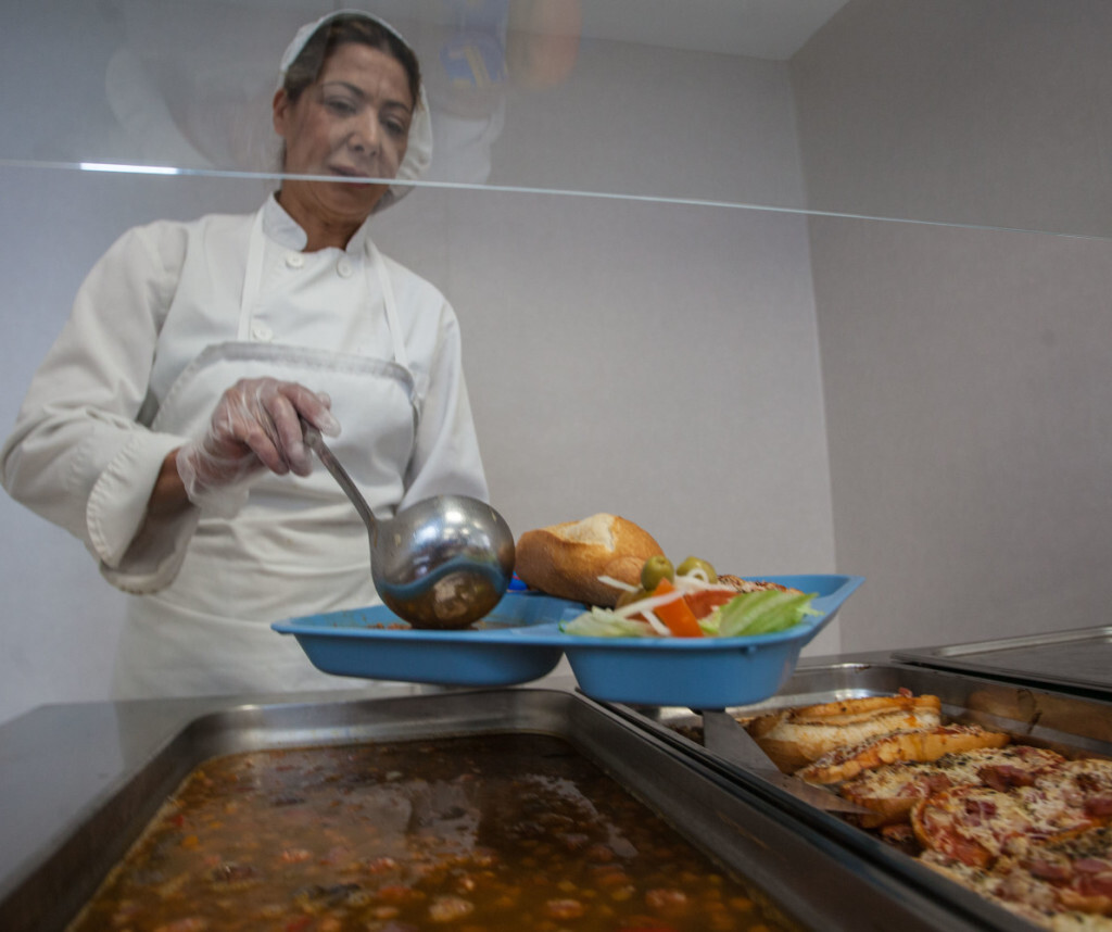 La pobreza se cronifica de los atendidos desde Casa Caridad llevan más de un año acudiendo a su comedor socialCOMEDOR_SOCIAL (1)