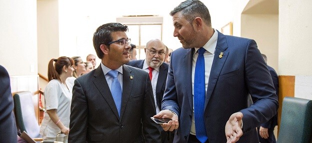 Jorge Rodríguez, visita el centro social acompañado por el alcalde, Jordi Mayor. (Foto-Abulaila).