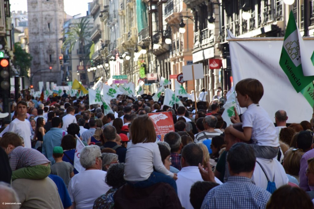 Por la libertad de enseñanza manifestación en Valencia de educación concertada con la supresión de conciertos 20170506_172849 (292)