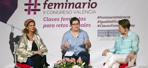 La diputada de Igualdad, Isabel García, junto a las ponentes de 'Diálogo, cultura y creación'.