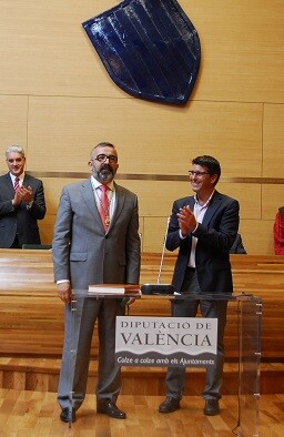 Voro Femenia junto al presidente, Jorge Rodríguez.