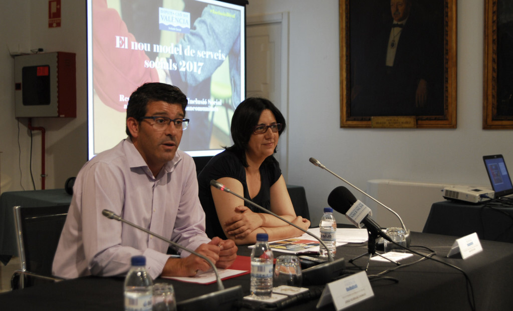 El presidente de la Diputación, Jorge Rodríguez, junto a la diputada Rosa Pérez Garijo._8_0