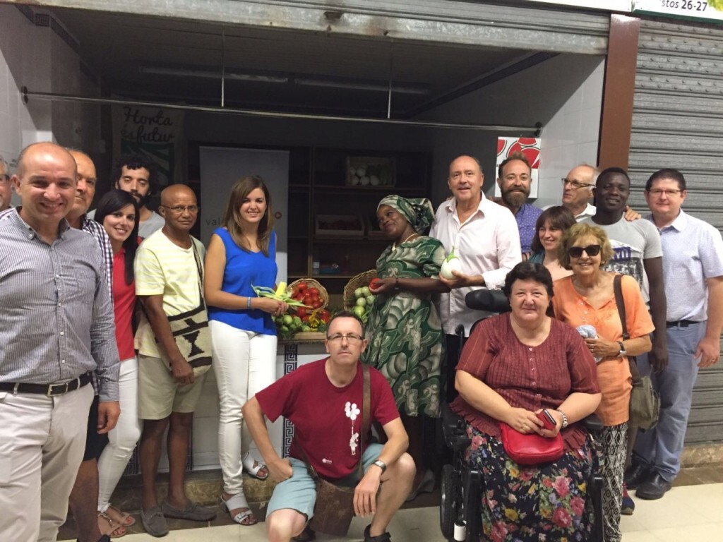 Persones aturades en risc d'exclusió gestionen la seua pròpia cooperativa d'agricultura sostenible gràcies al programa agrosolidaris