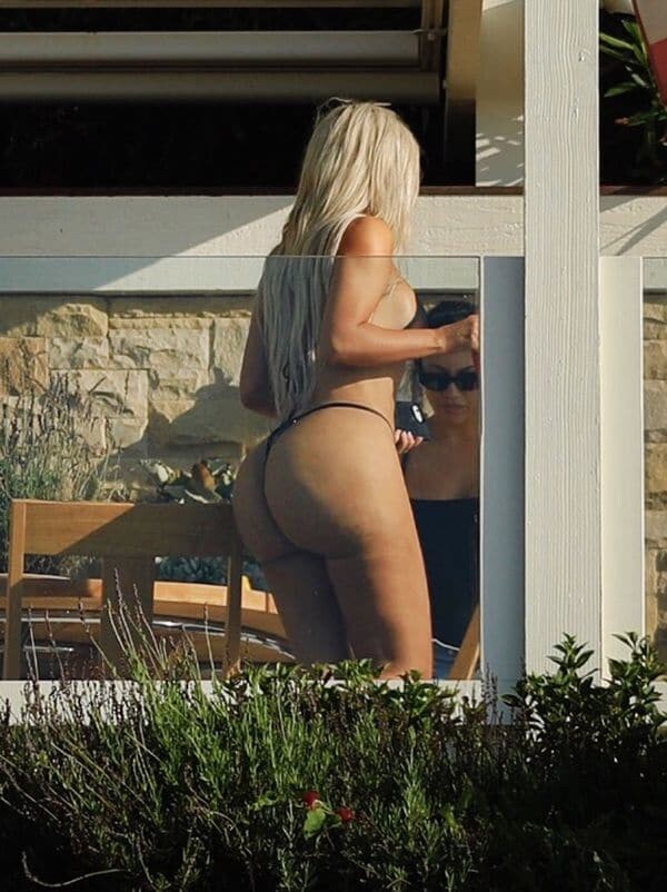 Kim-Kardashian-playa-11