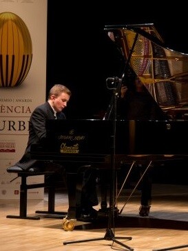 Perticipante del Premio Iturbi.