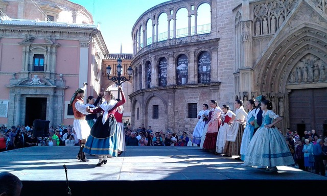 balls al carrer 3