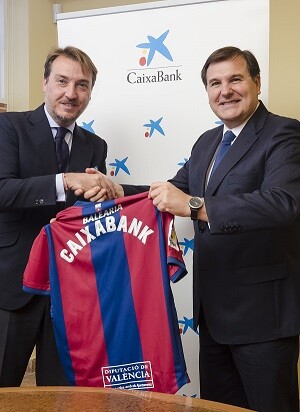 El presidente del Levante UDE, Quico Catalán, y el director coemrcial de, CaixaBank en la Comunitat, Felipe Pulido.