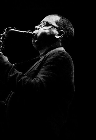 El saxofonista cubano Román Feliú presenta su nuevo quinteto.