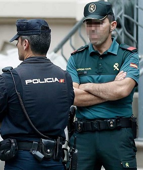 Policías.