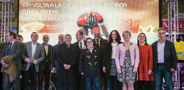 Isabel García y la responsable del Patronat de Turisme, Pilar Moncho, representan a la corporación en la presentación de la 69ª edición de la carrera en el Mercado Central.