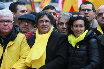 JuntsxCat y ERC pactan la Mesa del Parlament y estudian cómo investir a Puigdemont.