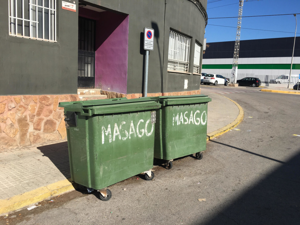 Imagen de contenedores de basura de RSU en Fuente del Jarro