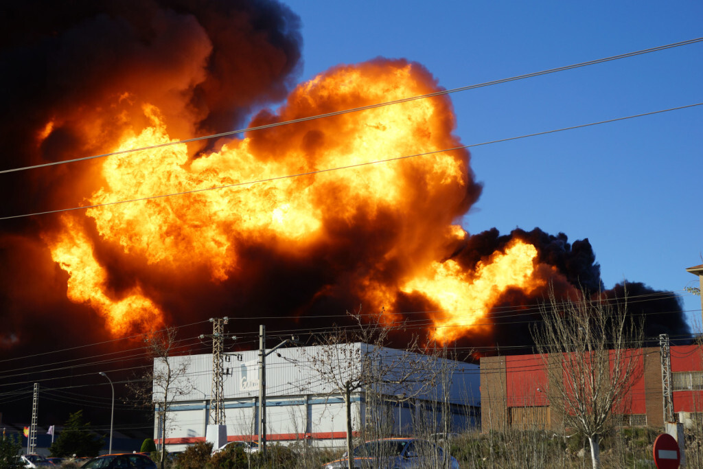 Imagen de archivo del incendio que arrasó cinco empresas de Fuente del Jarro