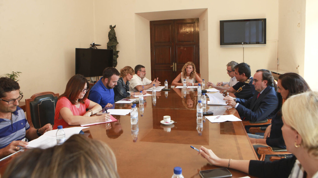 L'alcaldessa, Amparo Marco, presideix el Consell Municipal d'Inspecció