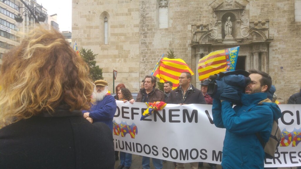 concentración en Valencia contra la imposición de ideas catalanistas (2)