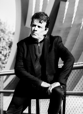 J. Urrutia.