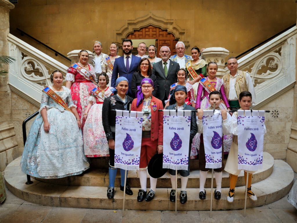 La Diputación de Valencia recibe a las comisiones falleras de Alboraya
