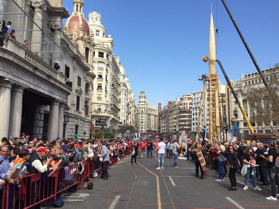 La falla plaza Doctor Collado organiza la tercera 'tabalà popular' (2)