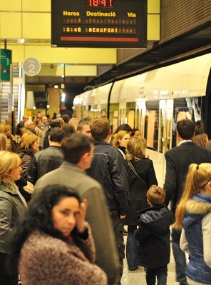 Metrovalencia oferta más de siete millones de plazas en Fallas con la circulación de 14.500 metros y tranvías. - copia