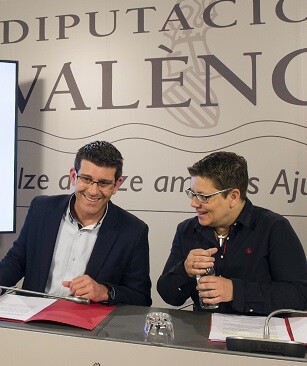 Jorge Rodríguez junto a la diputada de Igualdad, Isabel García durante la rueda de prensa.