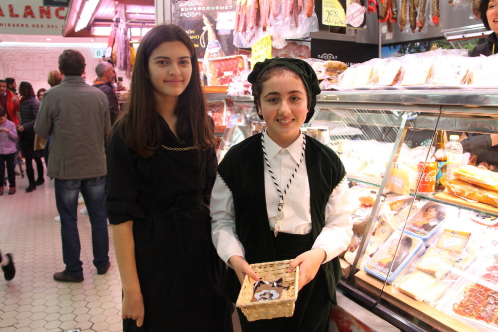 La imagen peregrina de Sant Vicent Ferrer recorre el Mercado Central (4)