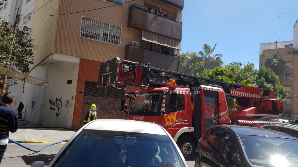 bomberos incendio avenida visitación de Valencia (2)