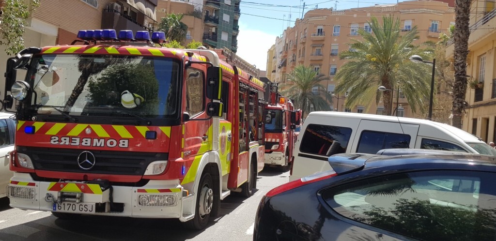 bomberos incendio avenida visitación de Valencia (7)