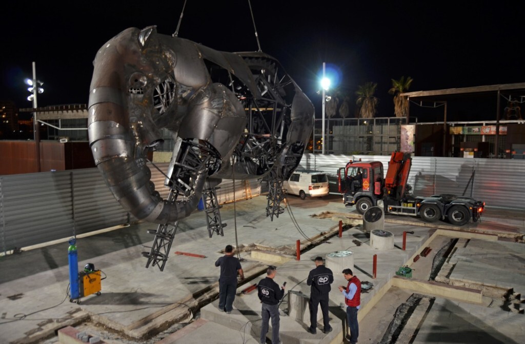 ELEFANTE - Plaza exterior BIOPARC Valencia - instalación - suspendido en el aire - marzo 2018-min